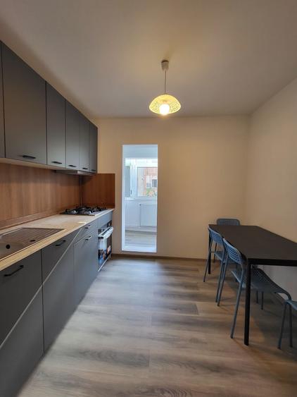 Apartament cu 3 camere decomandat în Sud
