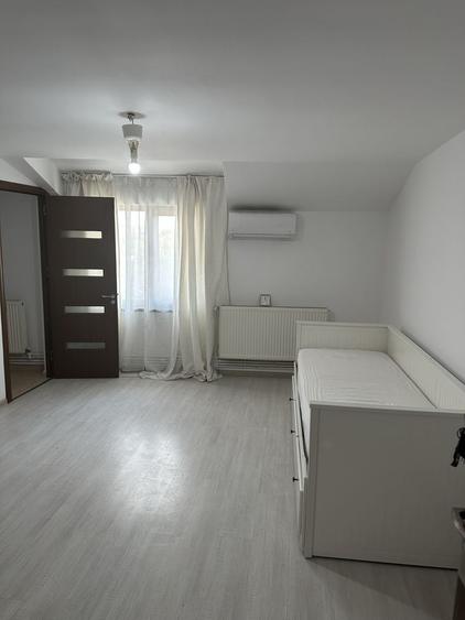 Garsonieră în Titan