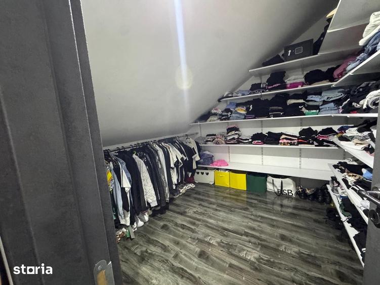 Casă cu 7 camere cu Teren 500 Mp în Central