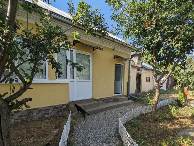 Casă cu 3 camere cu Teren 2000 Mp în Fărcașele