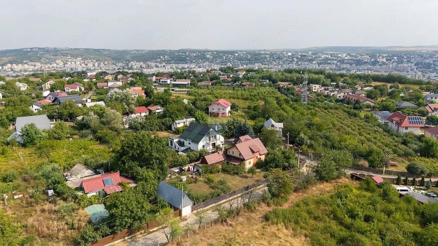 Casă cu 5 camere cu Teren 700 Mp în Filiași