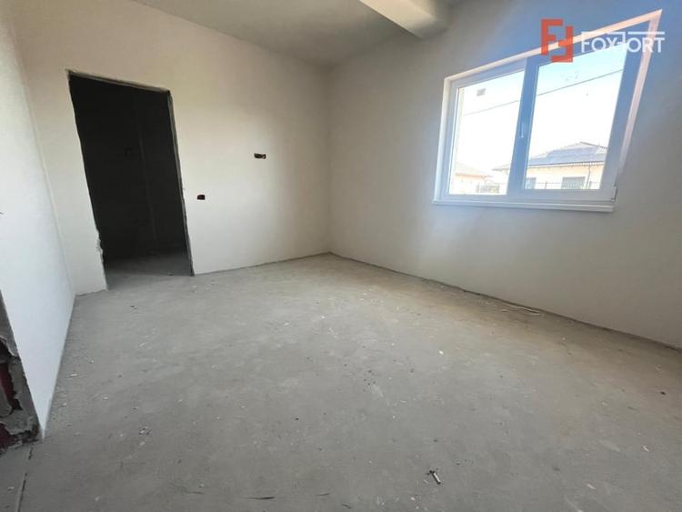 Duplex cu 4 camere cu Canalizare în Moșnița Nouă
