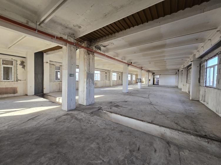 Spațiu industrial, de 2,411 mp, în