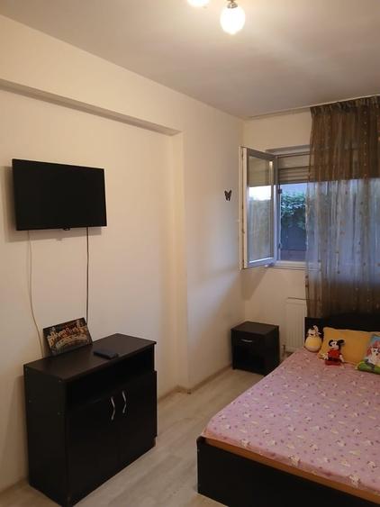 Apartament cu 3 camere semidecomandat în Dudu