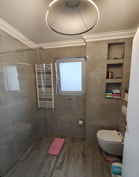 Apartament cu 3 camere decomandat, mobilat în Florești