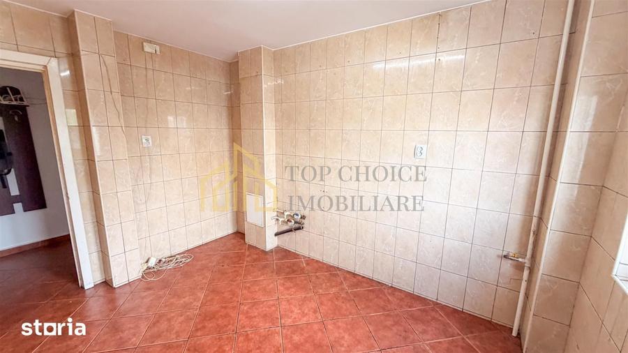 Apartament cu 3 camere decomandat în Tei
