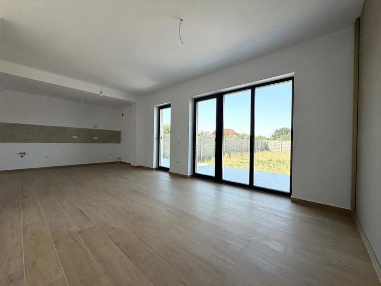 Casă cu 4 camere cu Teren 350 Mp în Covaci
