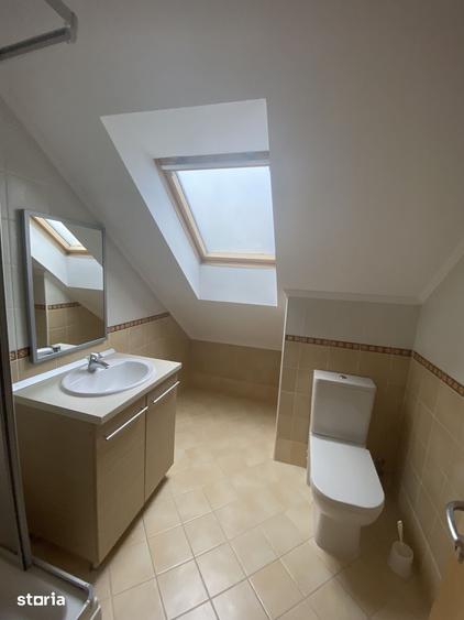 Casă cu 5 camere cu Teren 250 Mp în Central
