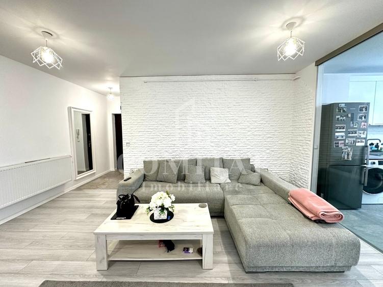 Apartament cu 3 camere semidecomandat, mobilat în Florești