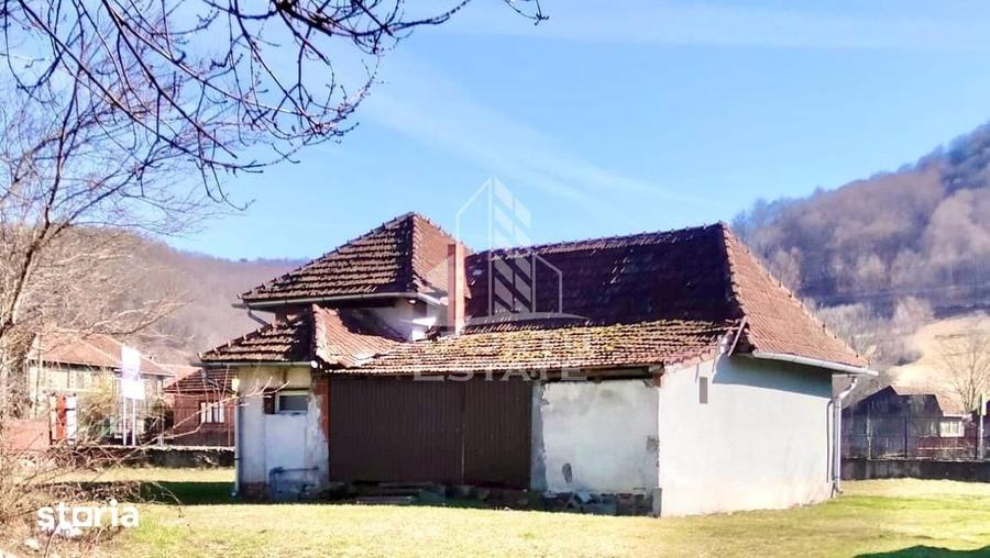 Casă cu 2 camere cu Teren 747 Mp în Almaș