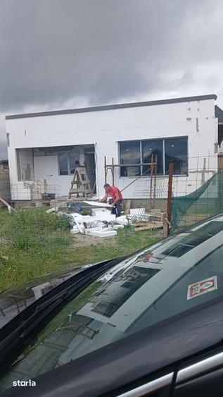 Casă cu 3 camere cu Teren 80 Mp în Bariera Vâlcii