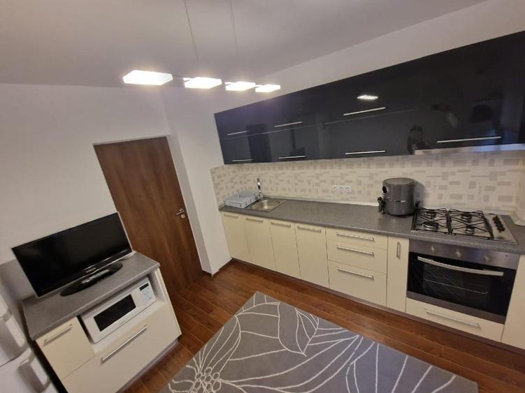 Apartament cu 3 camere decomandat, mobilat în Sebastian