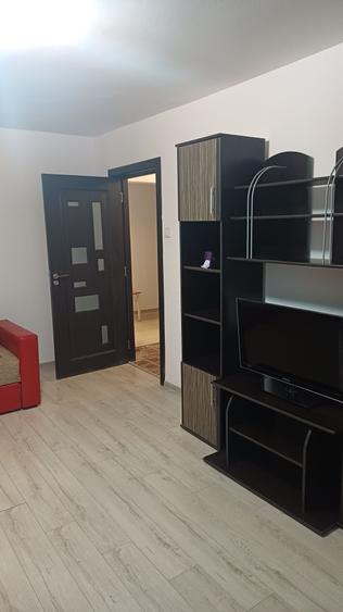 Apartament cu 3 camere decomandat în Exterior Vest