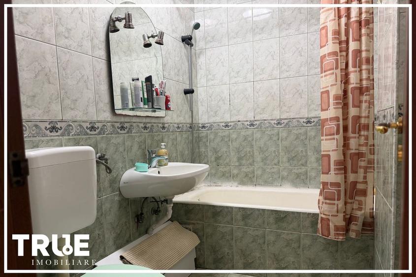 Apartament cu 3 camere decomandat în Tudor