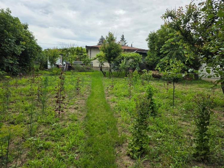 Casă cu 4 camere cu Teren 100 Mp în Central