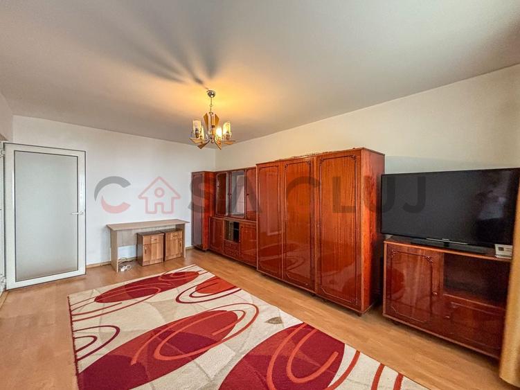 Apartament cu 3 camere decomandat, mobilat în Între Lacuri