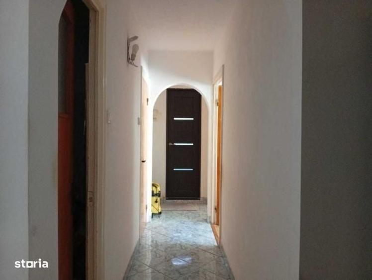 Apartament cu 3 camere decomandat în Ștefan cel Mare