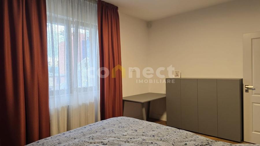 Apartament de închiriat | 4 camere, 2 băi | Central, zona UMF - 14