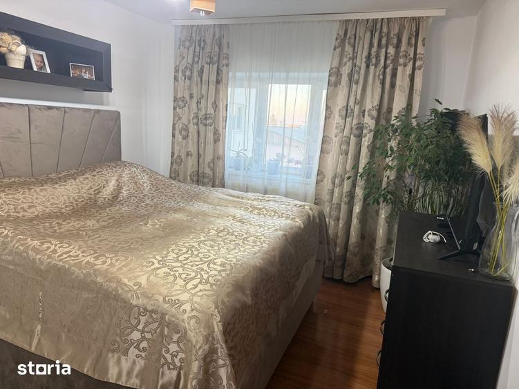 Apartament cu 3 camere decomandat în Micro 5