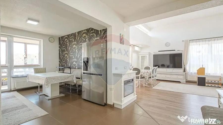Apartament cu 3 camere decomandat în Cristian