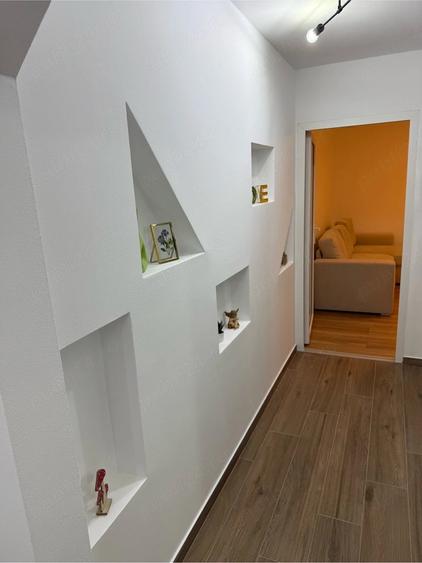 Apartament cu 3 camere semidecomandat în Central