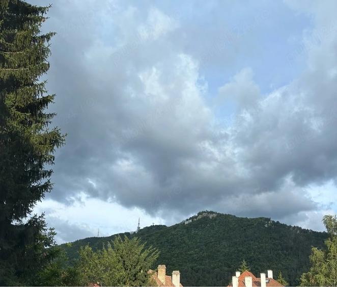 Apartament cu 3 camere semidecomandat în Schei