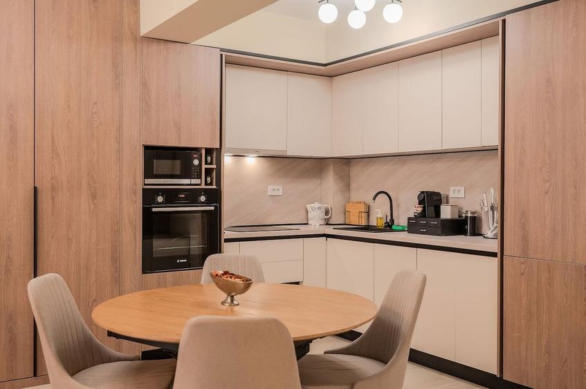 Apartament cu 3 camere decomandat în Mamaia-Sat