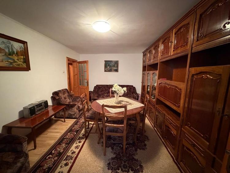 Apartament cu 3 camere decomandat, mobilat în Est — fotografia 2