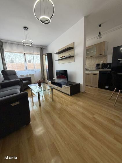 Apartament cu 3 camere semidecomandat în Gruia