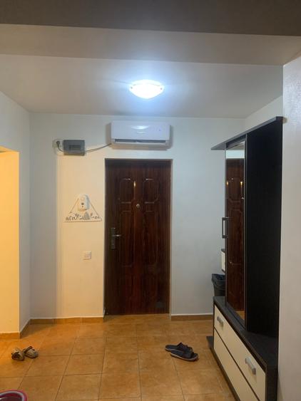Apartament cu 2 camere semidecomandat în Broscărie