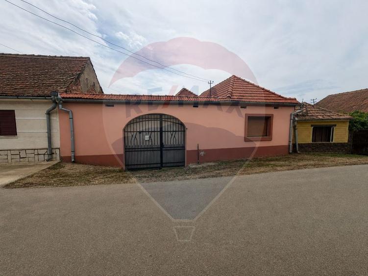 Casă individuală cu 4 camere cu Teren 1150 Mp în Romos