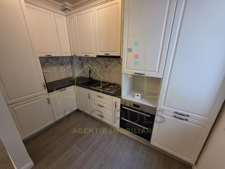 Apartament cu 3 camere semidecomandat în Aradului