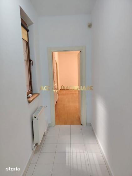 Apartament cu 6 camere, mobilat în Victoriei