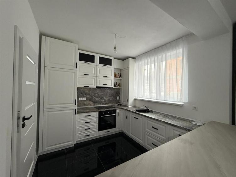 Apartament cu 2 camere decomandat, mobilat în Cristian