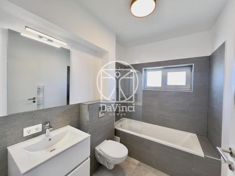 Apartament cu 3 camere semidecomandat, mobilat în Exterior Vest