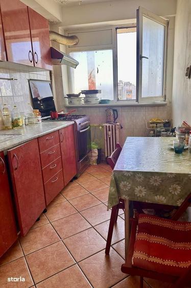 Apartament cu 3 camere semidecomandat în Mihai Bravu