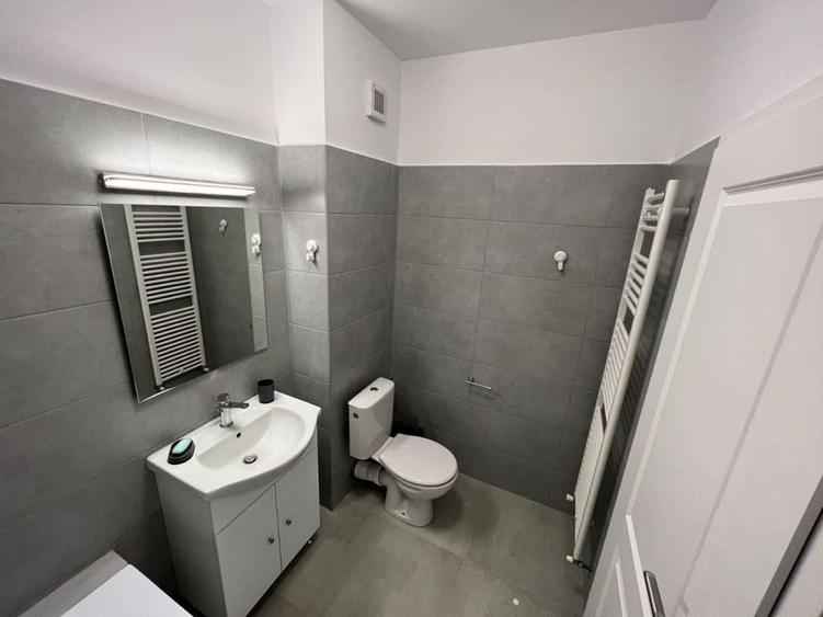 Garsonieră decomandată în Roșu