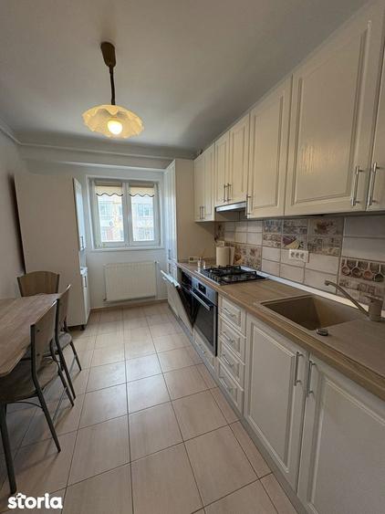 Apartament cu 3 camere decomandat în Mazepa 2