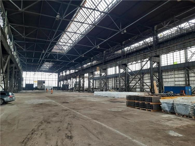 Spațiu industrial, de 10,000 mp, în Central