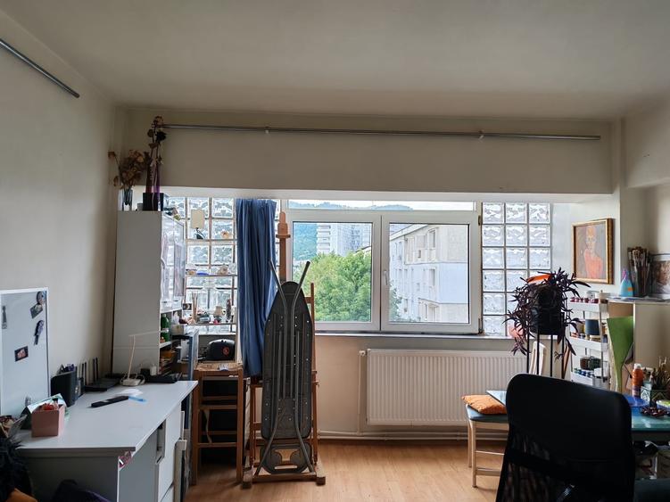 Apartament cu 3 camere semidecomandat în Exterior Vest