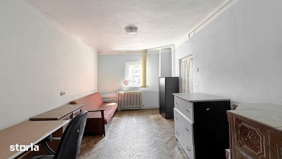 Casă cu 9 camere cu Teren 400 Mp în Dârste