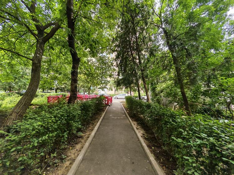 Apartament cu 3 camere semidecomandat în Drumul Taberei