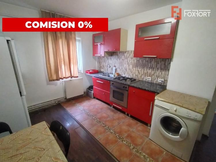 Apartament cu 2 camere semidecomandat, mobilat în Dâmbovița