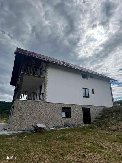 Casă cu 4 camere cu Teren 3808 Mp în Mestecăniș