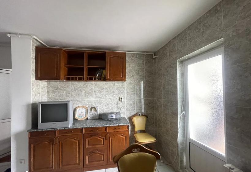 Apartament cu 3 camere decomandat, mobilat în Tomis III