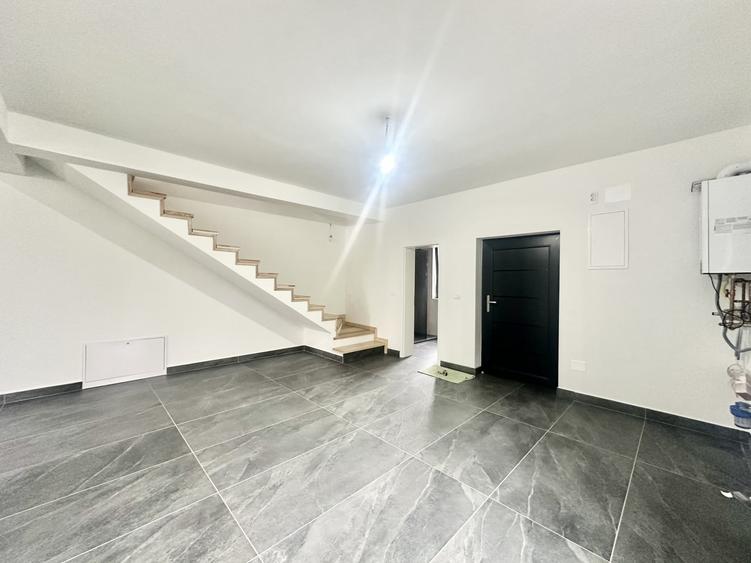 Duplex cu 4 camere cu Canalizare în Moșnița Nouă