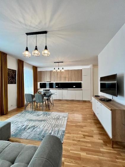 Apartament cu 3 camere semidecomandat în Domenii