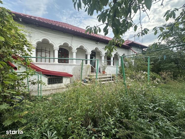 Casă cu 4 camere cu Teren 1498 Mp în Florești