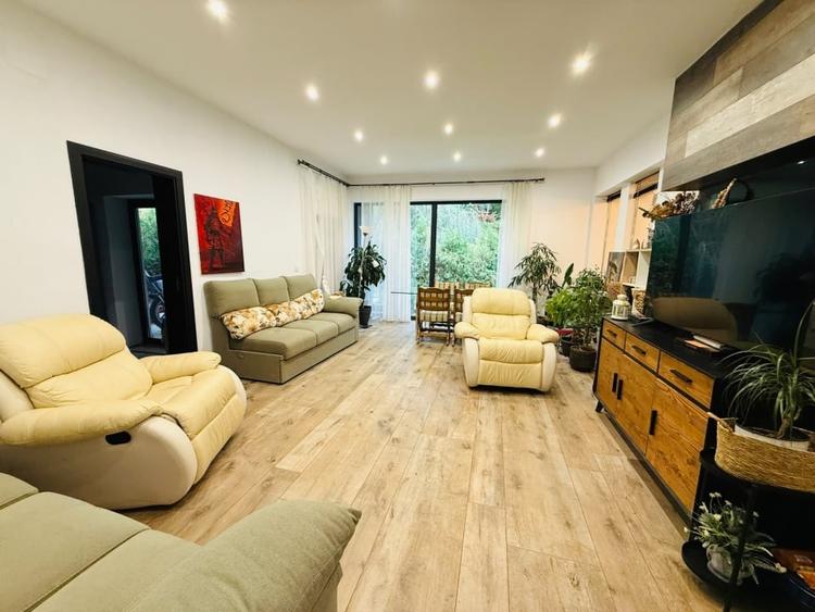 Casă individuală cu 5 camere cu Teren 1600 Mp în Cetate