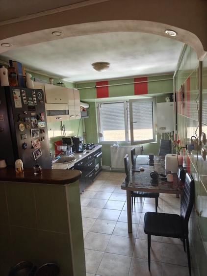 Apartament cu 3 camere decomandat în Central
